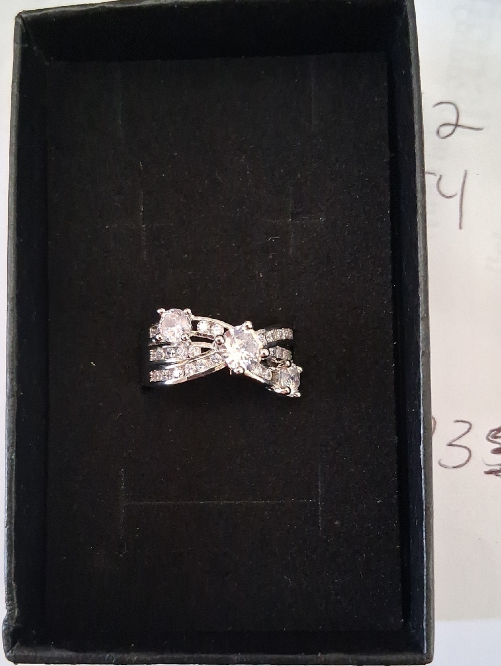 FASHION RING WITH CZ. BEAUTIFUL FOR A NIGHT OUT OR ANYTIME! NWT SIZE 7